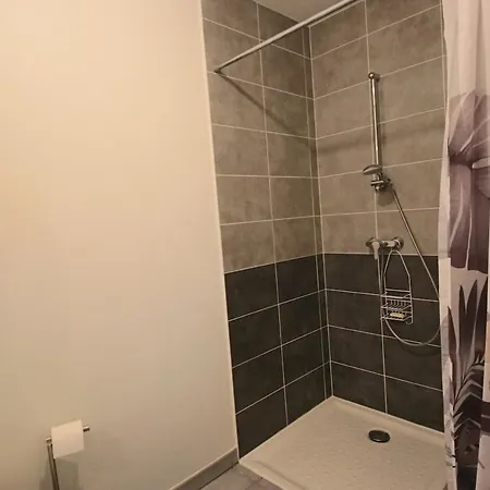 Appartement T2 42 M2 Et Terrasse